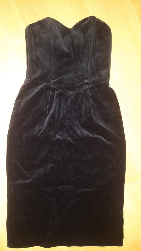 Púzdrové zamatové šaty čierne 38, 38
