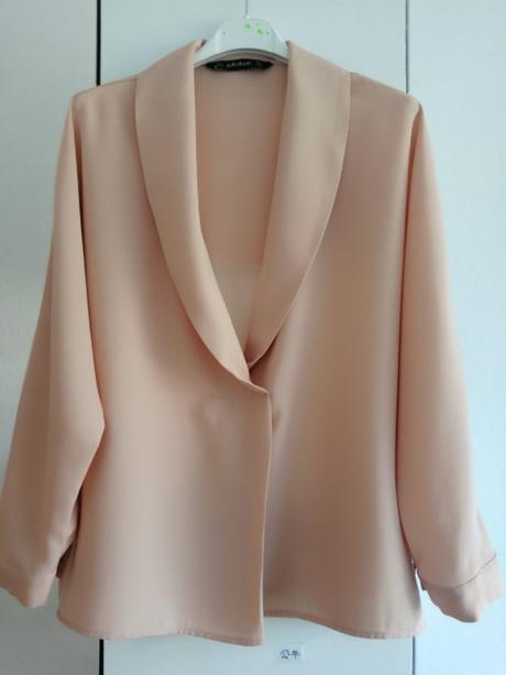 Pekná púdrová blúzka voľného strihu od zary, zara,s