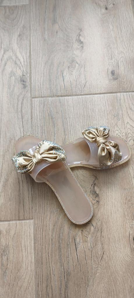 Kamienkové šľapky, 38