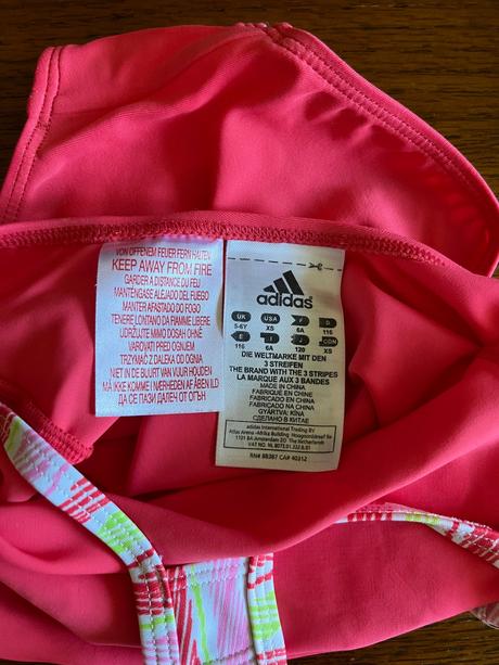 Žiarivé plavky adidas s milými detailmi, adidas,116