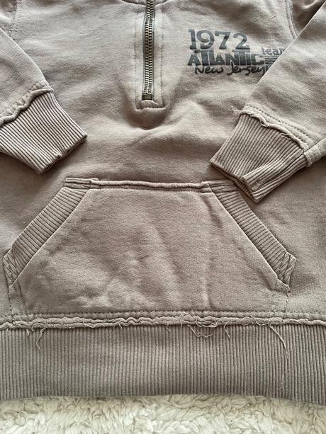 Siva mikina s klokanim vreckom, 86