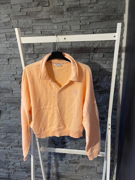 Dkny v.s, dkny,s