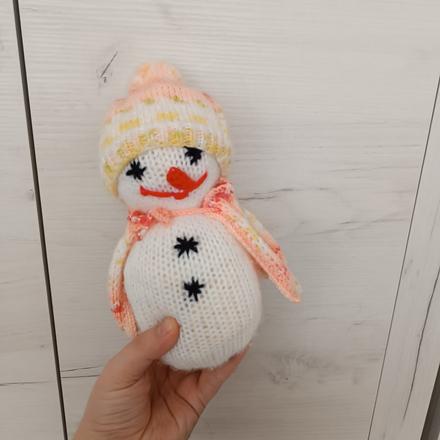 Štrikovaný snehuliak,