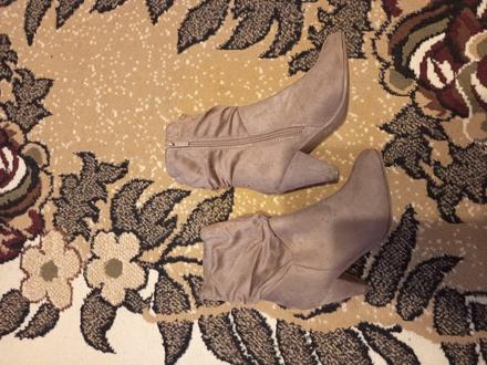 Členkové béžové cizmy, 36