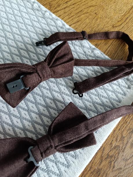 Set motýlikov otec a syn tmavo hnedé,