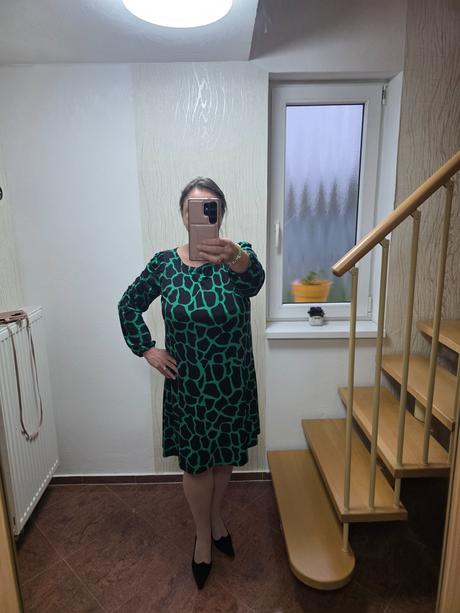 Jediný krát oblečené šaty, 44