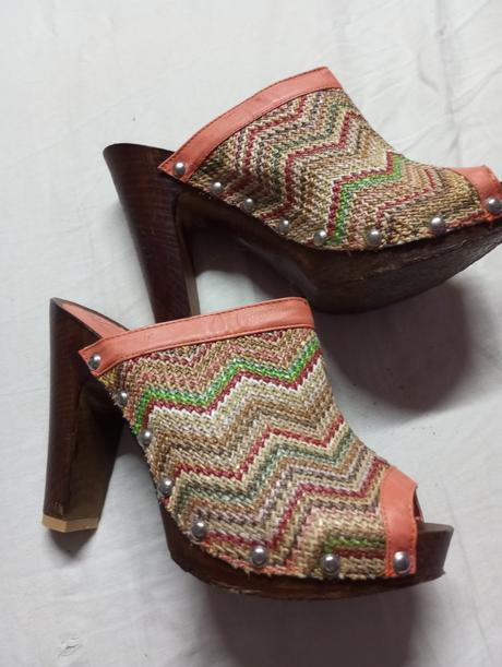 Vzorované šľapky, 37