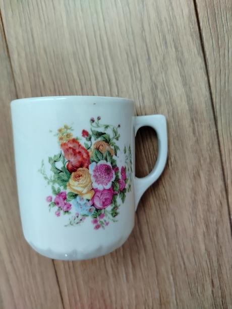 Retro vintage porcelánový hrnček, 