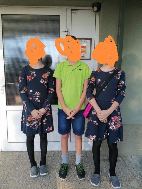 Kvietkované šatičky, 152