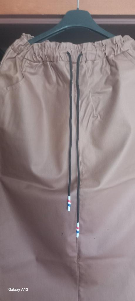 Koženkova sukňa, 46