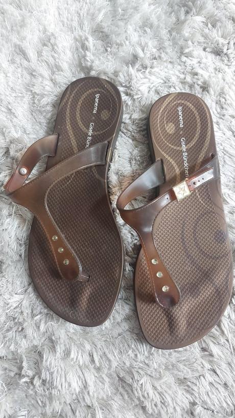 Gisele bündchen šľapky k moru, 35