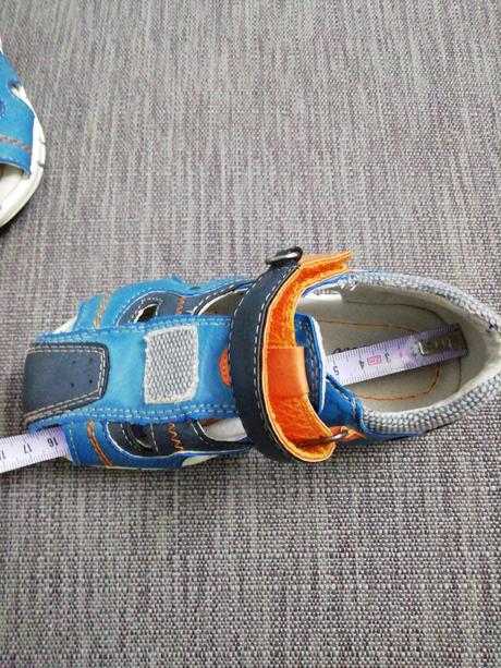 Krásne sandálky v top stave, 26