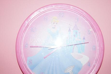 Hodiny disney princess-popoluska,