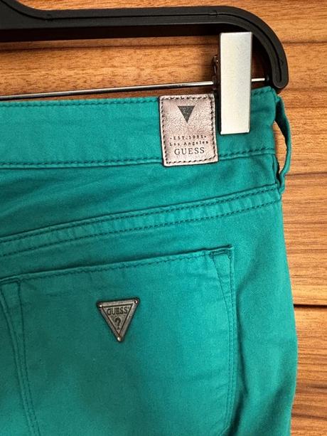 Neskutočne skinny guess, guess,m