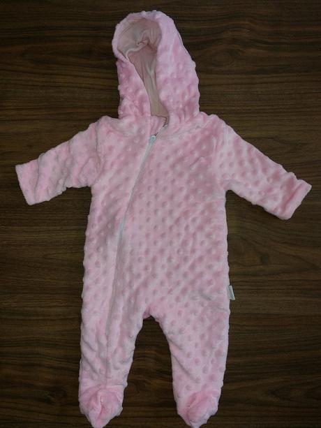 Plyšový overal, 62