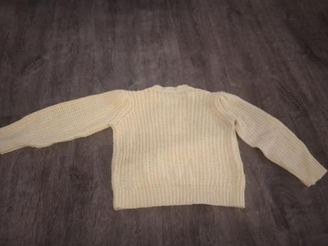 Sveter, reserved,152