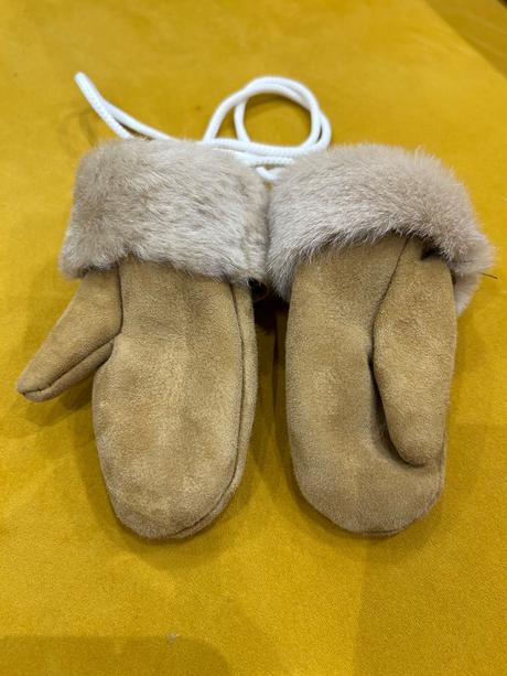 Kožené rukavice, 86