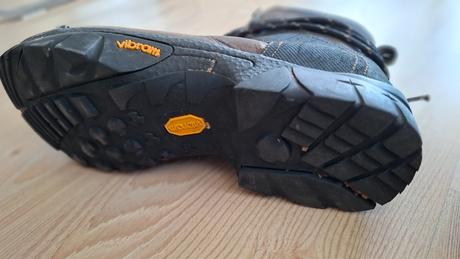 Turisticke topanky s vibram podrazkou, 41