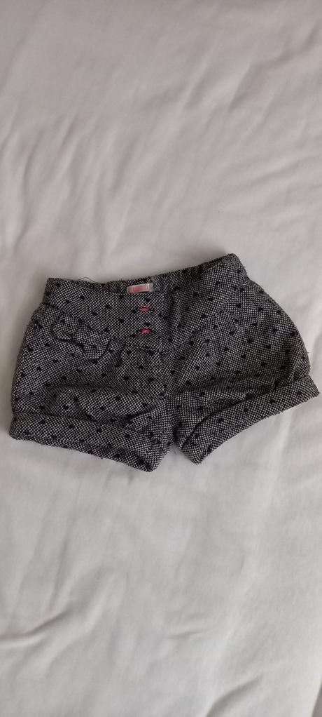Kabát s kraťaskami, 98