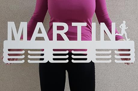 80 cm drevený vešiak na medaile,