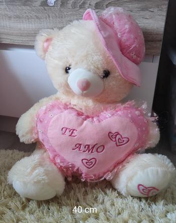 Macko dievcatko so srdieckom,