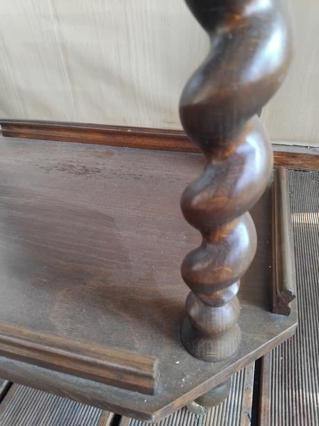 Stary dreveny stolik,