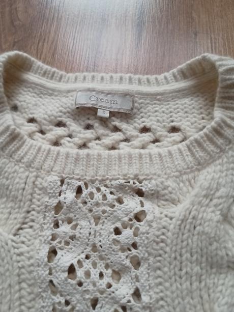 Kvalitný sveter cream pc 60 eur, s