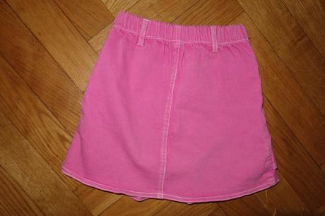 Rifľová suknička s volánom, 122