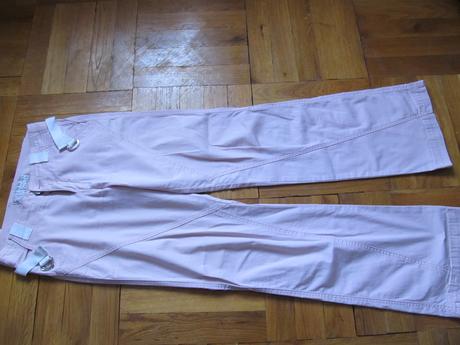 Ruzové nohavice, 158