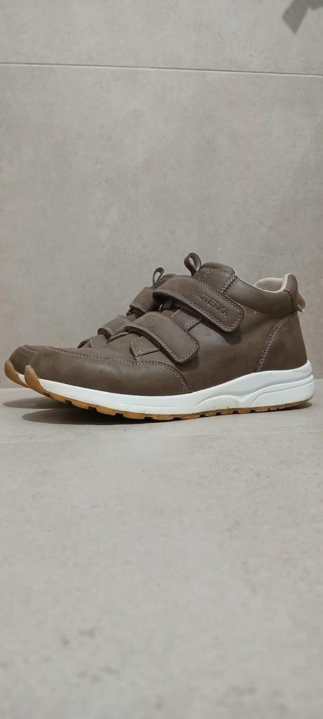 Kožené tenisky, protetika,36