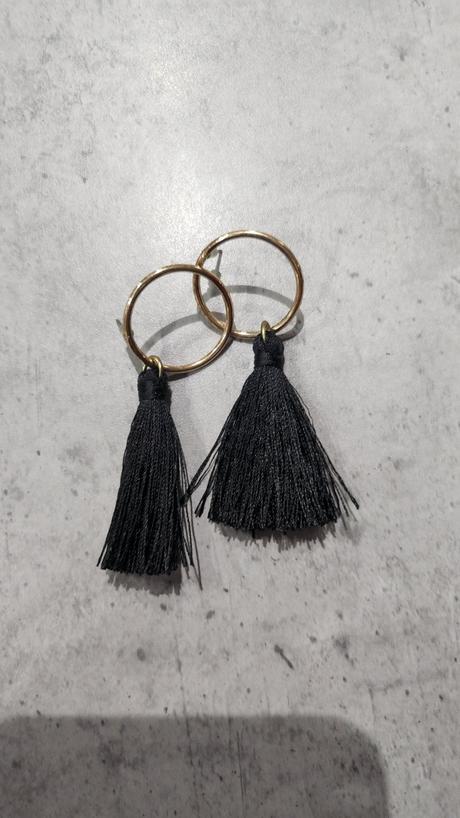 Čierne strapcové náušnice, 