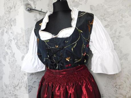 Velmi pekny nemecky saty/kroj, 54