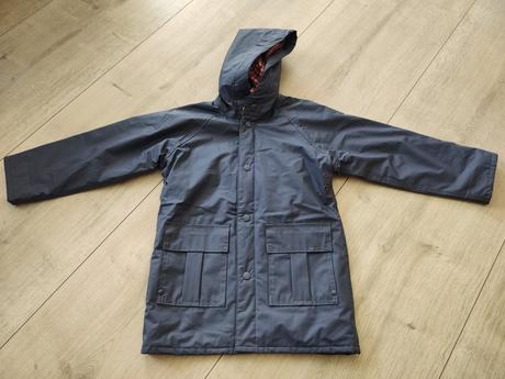 Nepremokavy kabát, 110