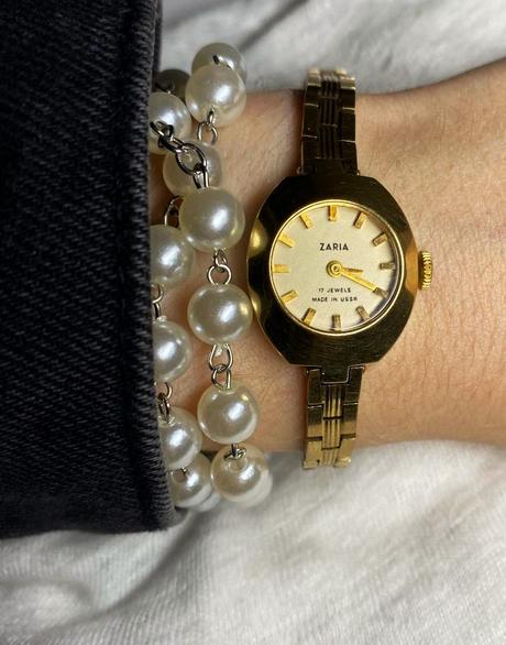 Starožitné náramkové hodinky zaria, 