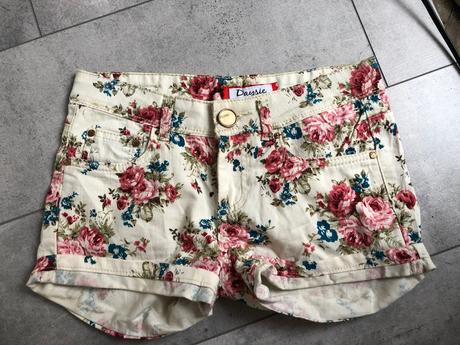 Kraťasy xs kvetované, xs