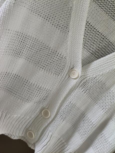 Benetton voľný biely nádherný sveter na gombíky, benetton,m