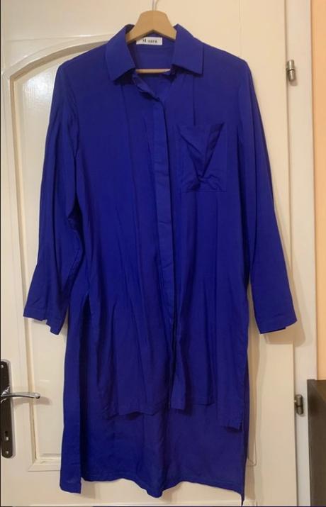 Dlhá košeľa v kráľovsky modrej farbe, s