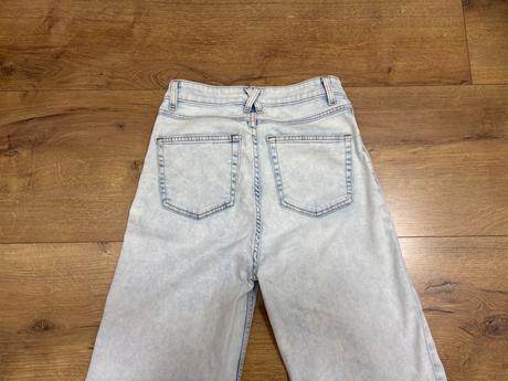 Široké džínsy, s