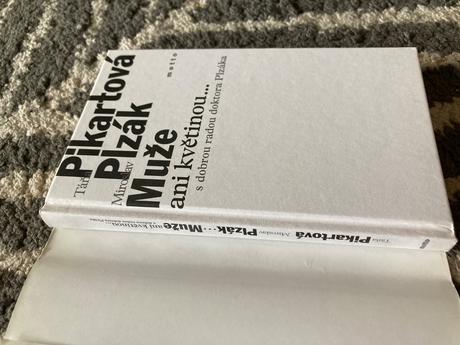 Muže ani květinou miroslav plzák, táňa pikartová, 