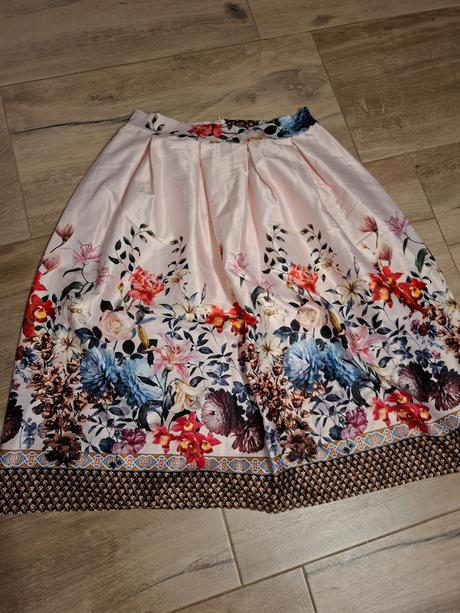 Kvetinova satenova sukna elegantna, m