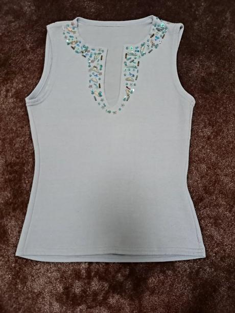 Krasny stylovy letny tricko svetrik v.s, s