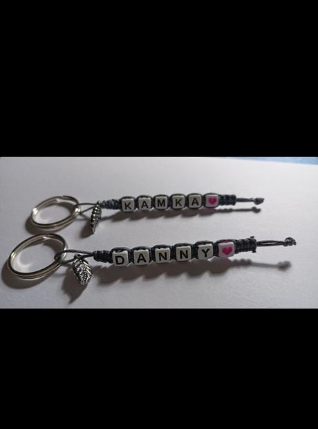 Ručné robené náramky a kľúčenky, 