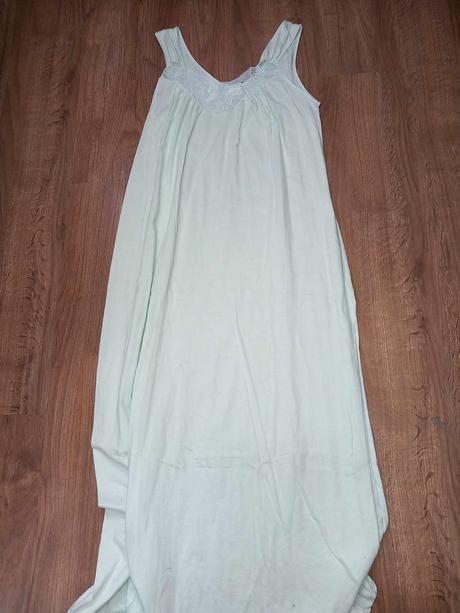 Nádherna nočna košela, 40