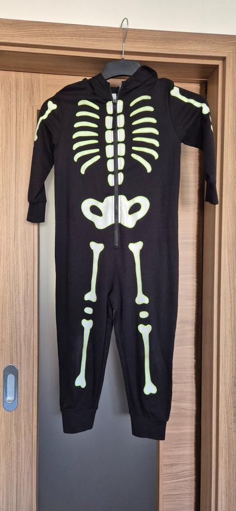 Oblečenie na halloween a vianoce, 104–116