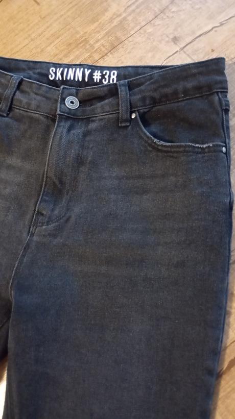 Čierne rifle, gate,38