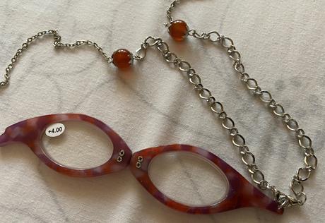 Okuliare s lupou na retiazke 4+, 