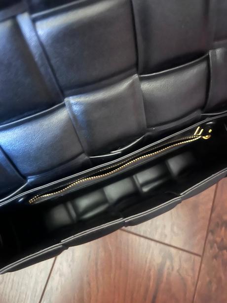 Kožená kabelka crossbody, 