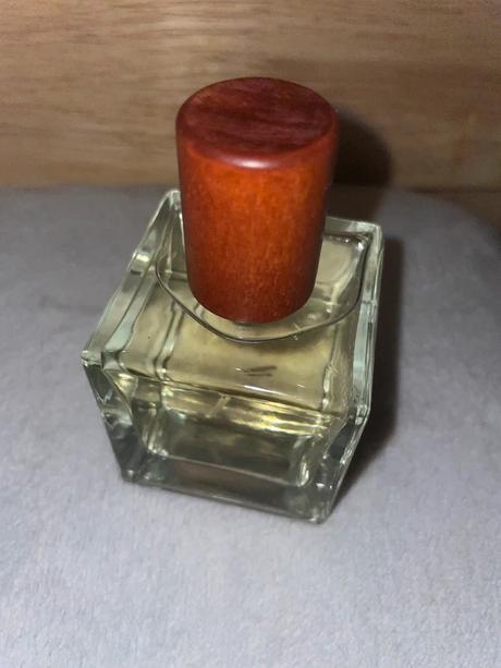Parfém emerald parfums,