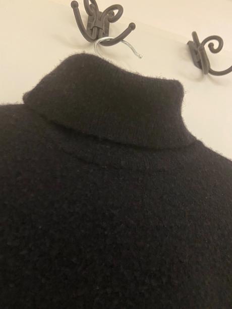 Čierny vlnený rolák, benetton,140