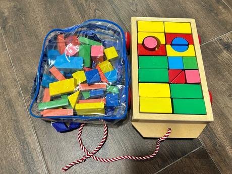 Dva baliky drevenych kociek, 